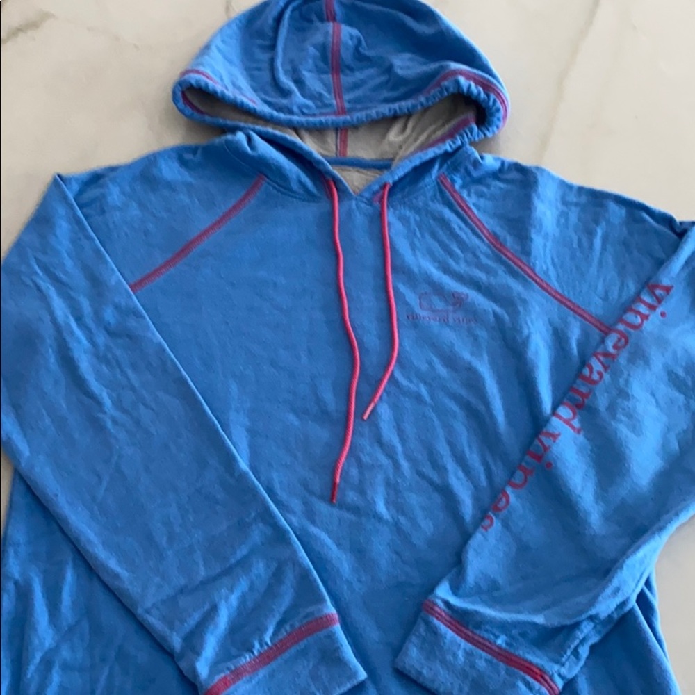 Women’s and Vineyard vine size small Pullover